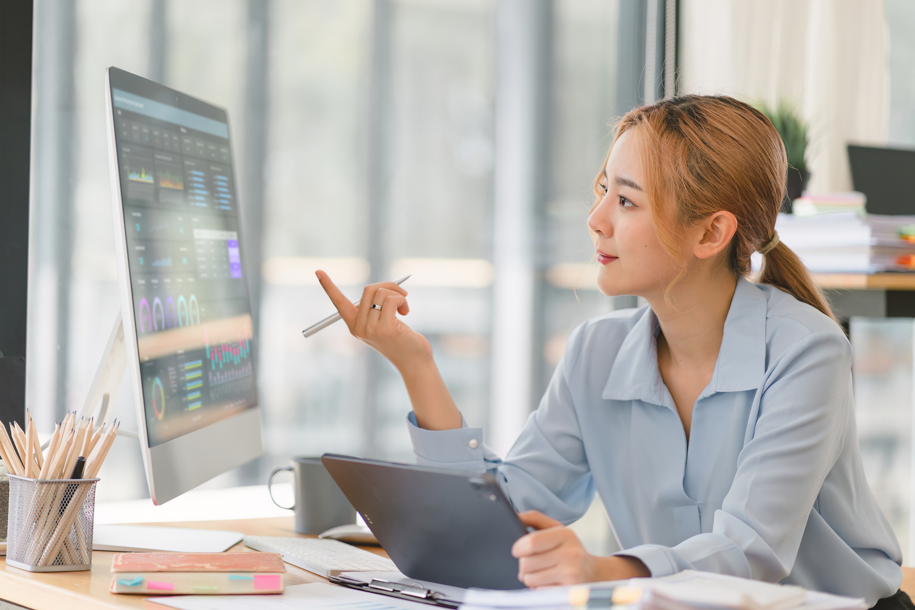 The data analyst working on a business analytics dashboard, utilizing charts and metrics to analyze performance and generate insightful reports for operations management.