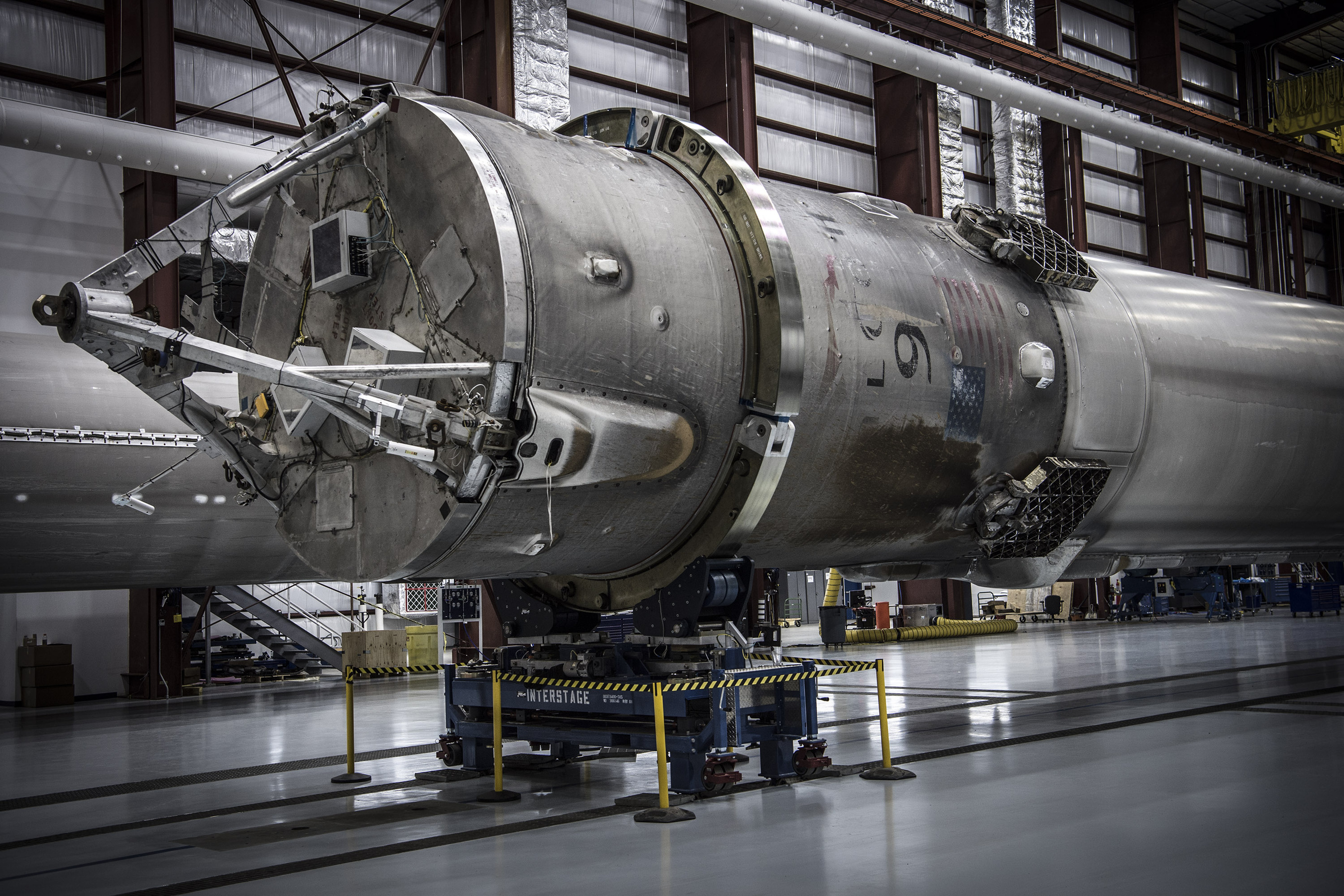 spacex rocket construction